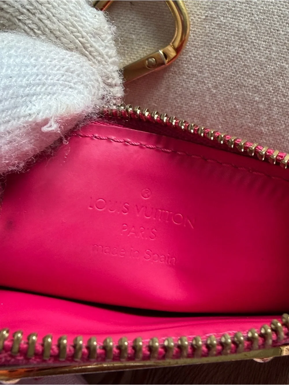 Authentic Louis Vuitton Red Vernis Monogram Key Cles & Card Holder